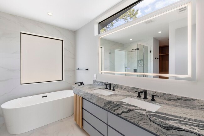 Building Photo - 51 Huntsmans Horn Cir