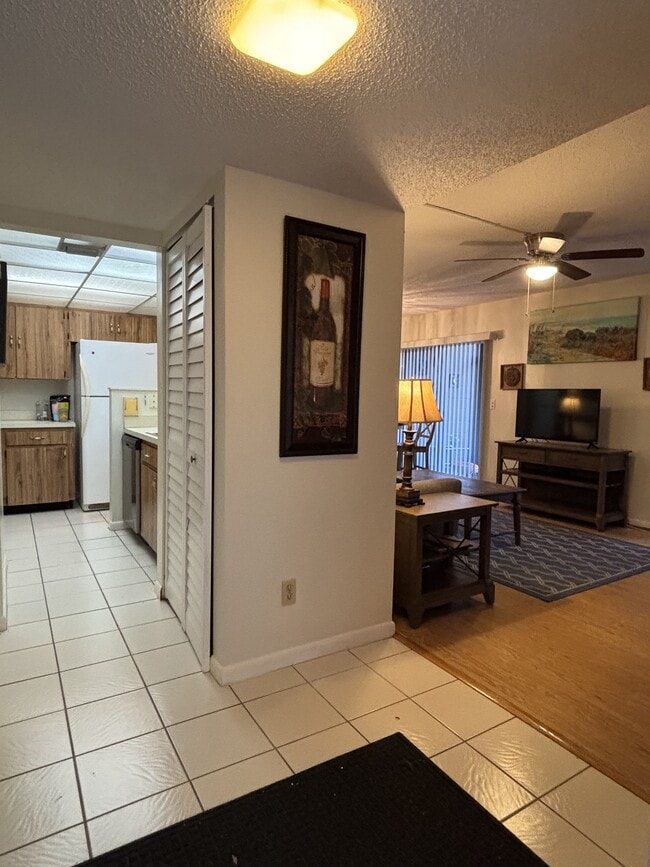 Building Photo - 120 Hibiscus Woods Ct