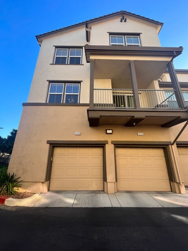 Building Photo - Spacious 3bed 2.5 bath available in Regency Park
