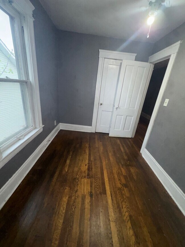 Building Photo - 632 E 101st St