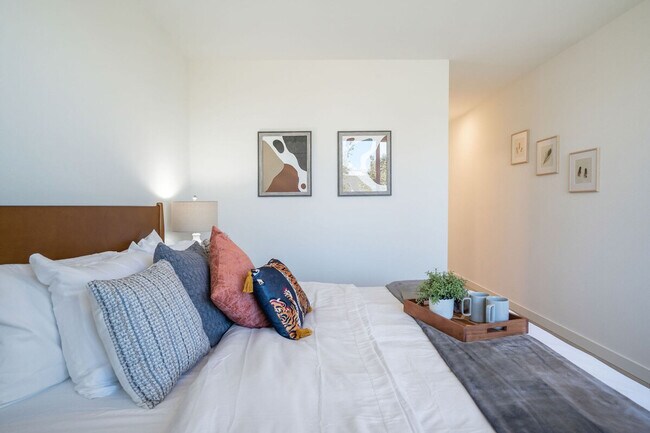 Building Photo - 1835 14th Ave