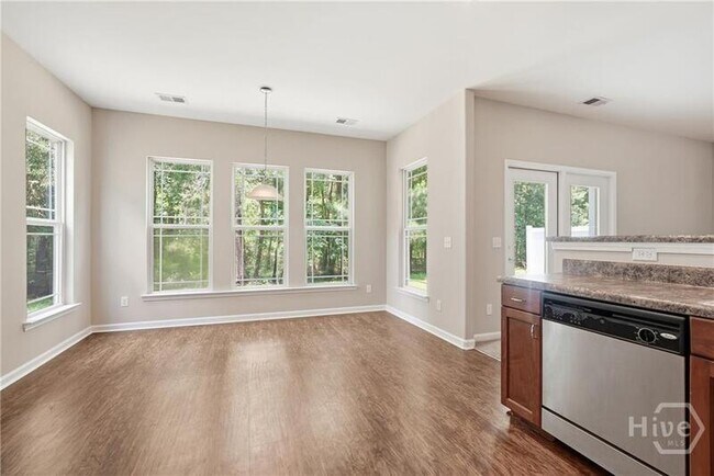 Building Photo - 380 Summer Hill Way