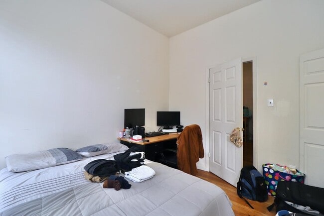 Building Photo - 415 1st St