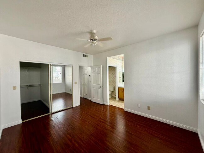 Building Photo - 5155 W Tropicana Ave