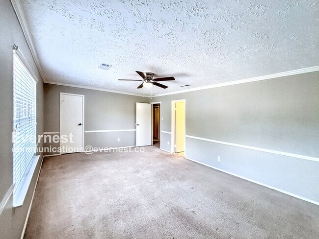 Building Photo - Stunning 3 Bed, 2.5 Bath Home with Modern ...