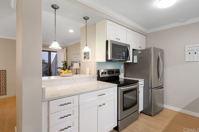 Building Photo - Beautiful Update 2 Bedroom 2 Bathroom Condo