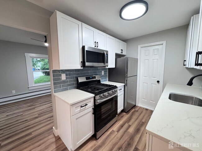 Building Photo - 6 Seaglade Cir
