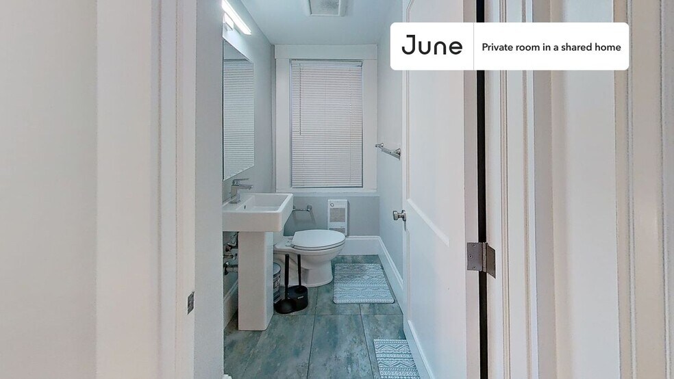 Building Photo - Private bedroom in 4 bed/2 bath Home