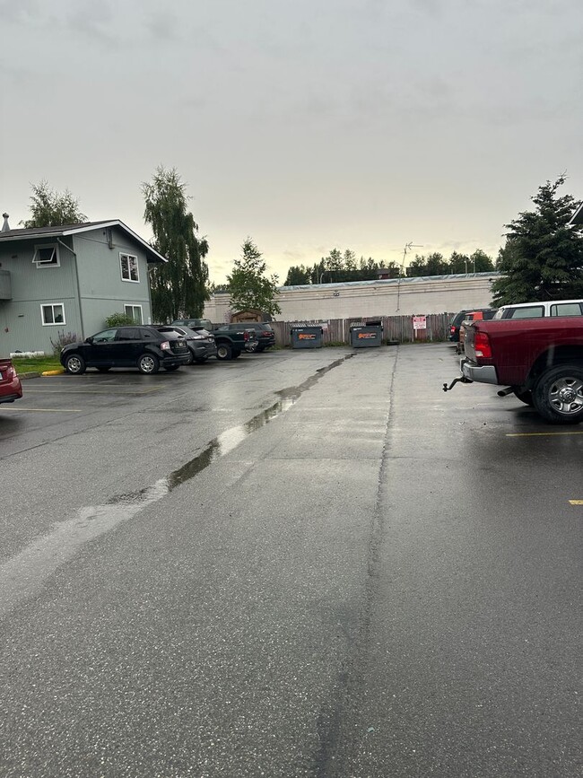 Building Photo - 1 BR/1 B near shopping center, UMED, and the Military base JBER.