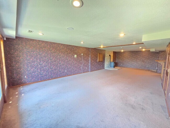 Building Photo - $3,800 - 5 Bed / 4 Baths Stunning Northwood Home with Views