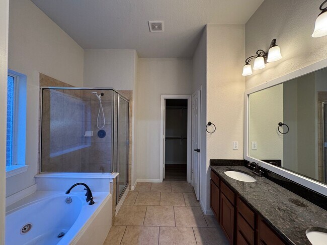 Building Photo - 34 N Montfair Park Cir