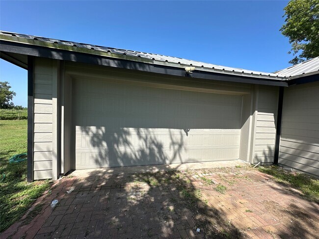 Building Photo - 40344 Harpers Church Rd