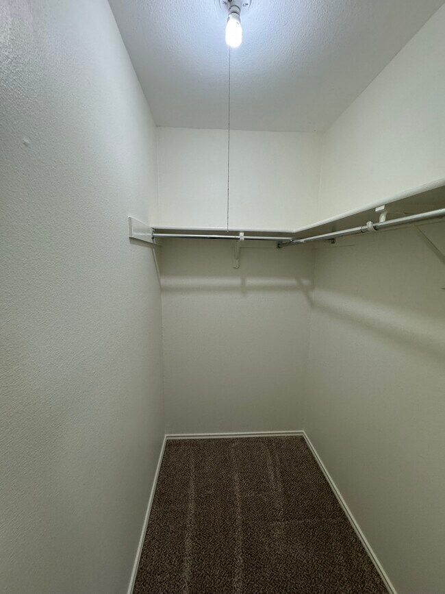 Building Photo - 9538 Cloverdale