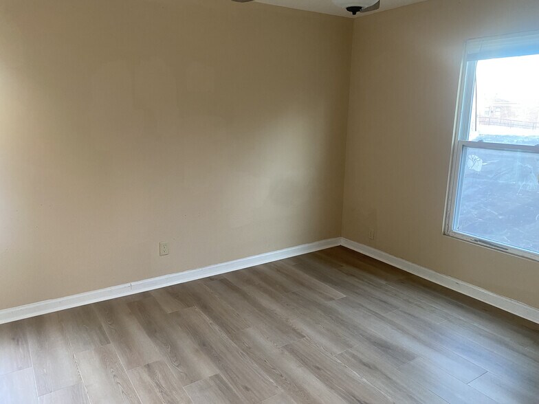 Building Photo - 266 moughon st