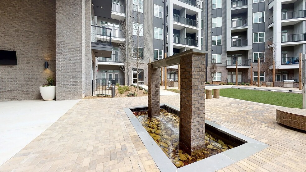 Building Photo - 2550 Blackmon Dr