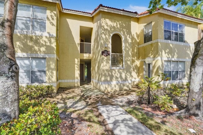 Building Photo - 2BED/1BATH renovated apartment ready to MOVE IN!