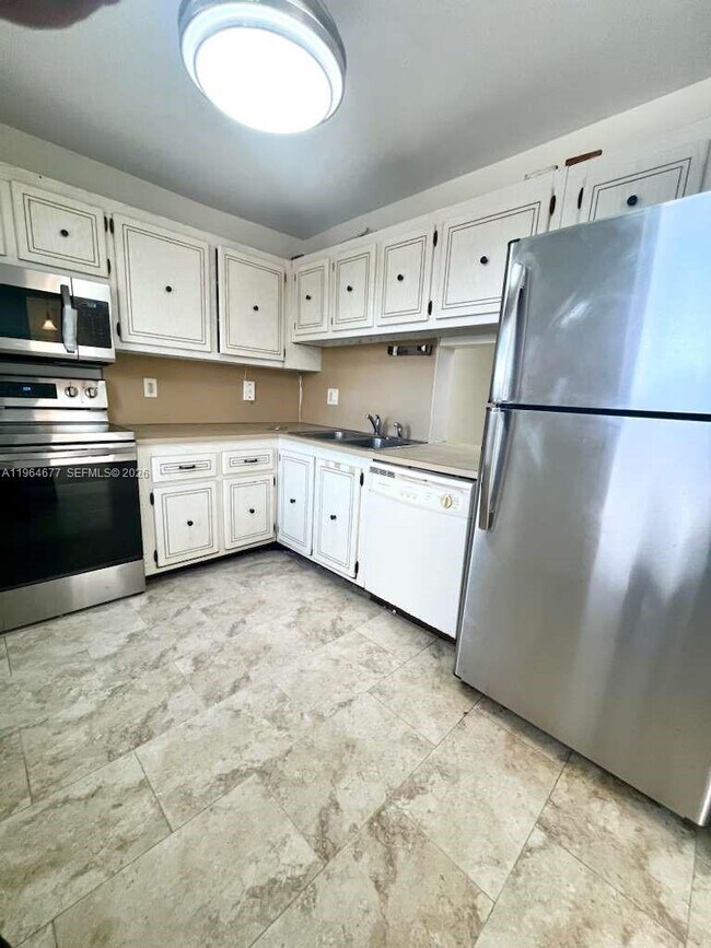 Building Photo - 1425 Atlantic Shores Blvd