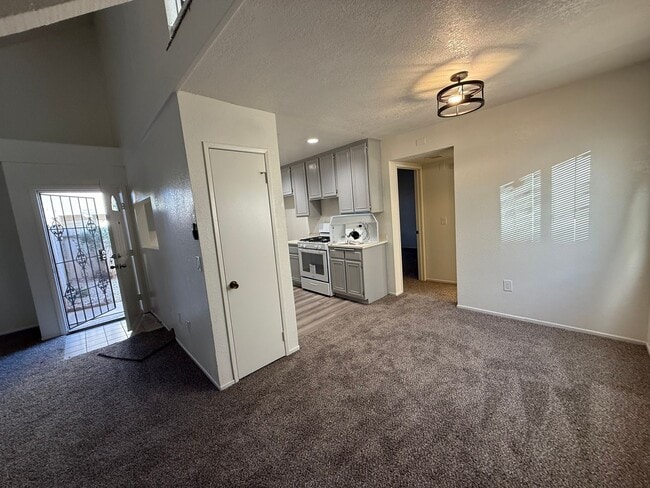 Building Photo - Victorville-3 Bedroom2 Bathrooms,2 Story Home, New Paint, New Carpet,