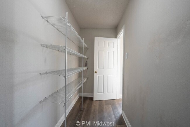 Building Photo - Charming 3-Bedroom Home with 2.5 Baths - Greenfield, IN!