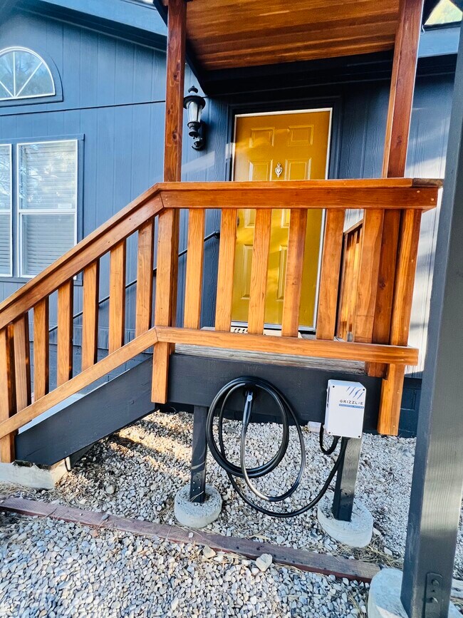 Building Photo - 313 Brewer Way
