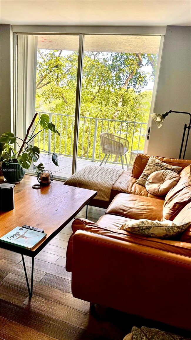 Building Photo - 650 NE 64th St