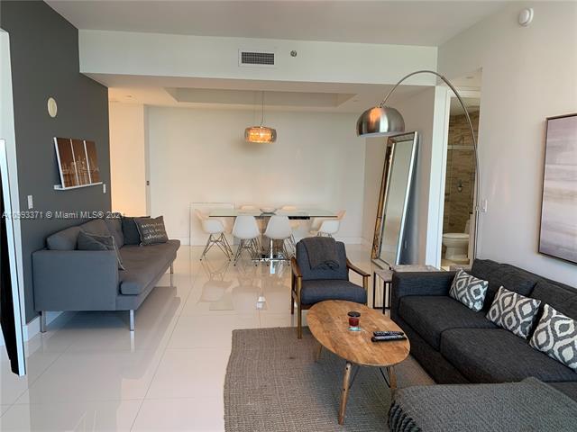 Building Photo - 16001 Collins Ave