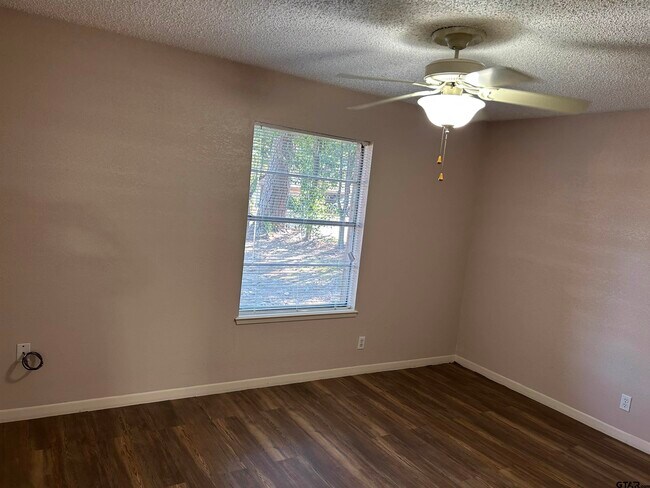 Building Photo - 4615 Edinburgh Dr