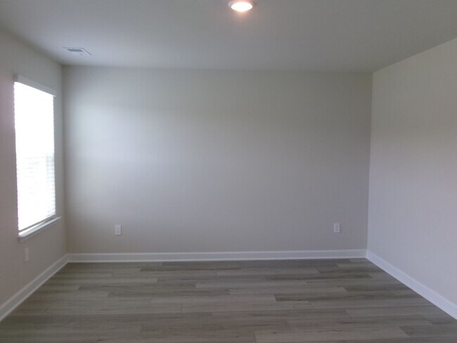 Building Photo - New 5 bedroom, 3 bath home in Clear Pond with pond view