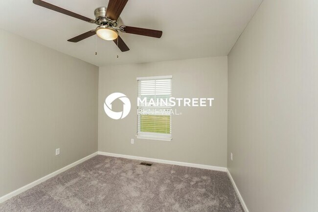 Building Photo - 3 Bedroom Pet-Friendly Home in Jeffersonville, IN with Main Street Renewal