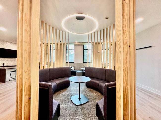 Building Photo - 2500 Longview St