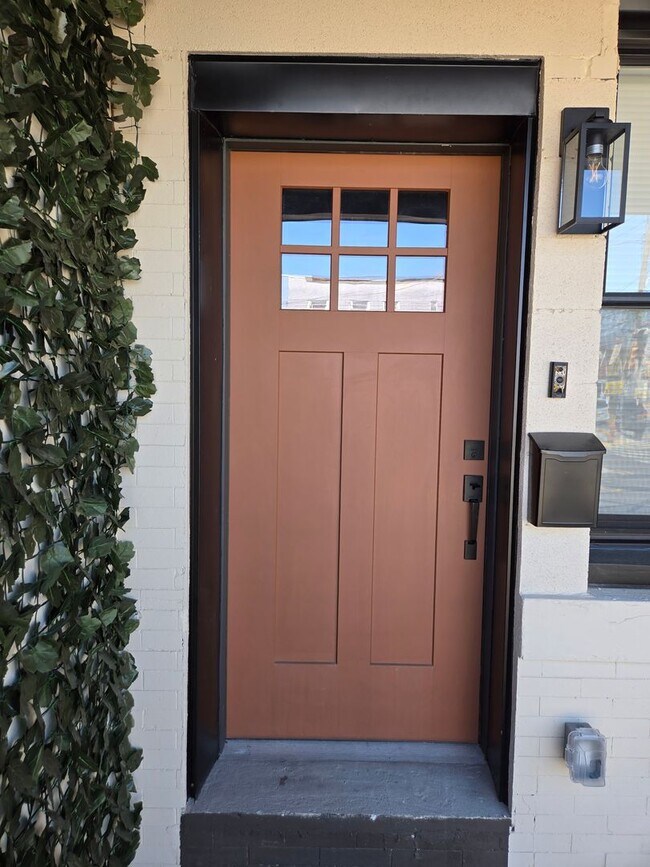 Building Photo - 1502 S 52nd St