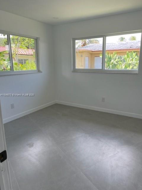 Building Photo - 11922 NE 12th Ct