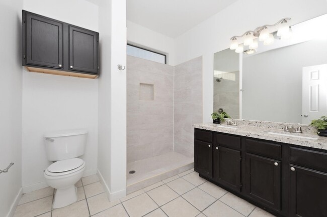 Building Photo - 2445 Monarch Dr