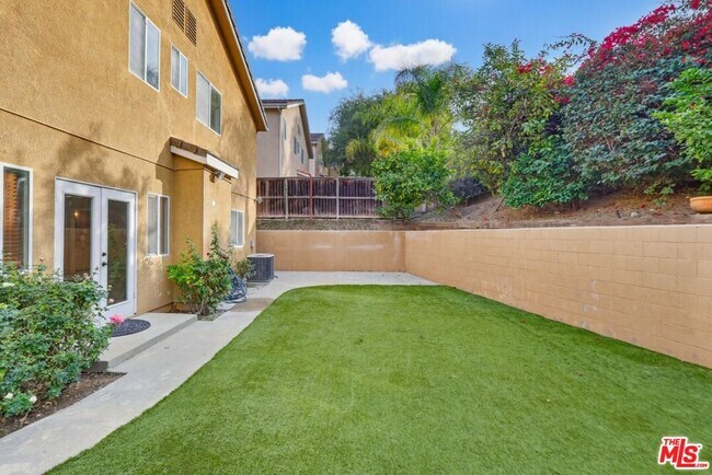 Building Photo - 5187 Knollwood Way