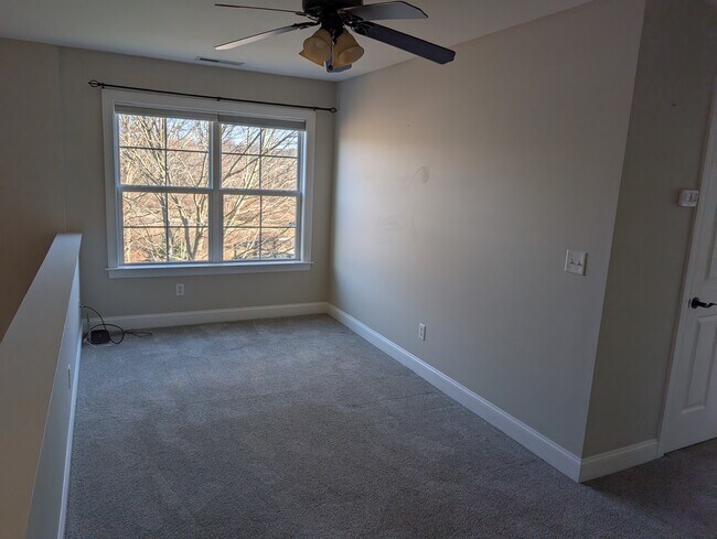 Building Photo - 6 Maxim Ct