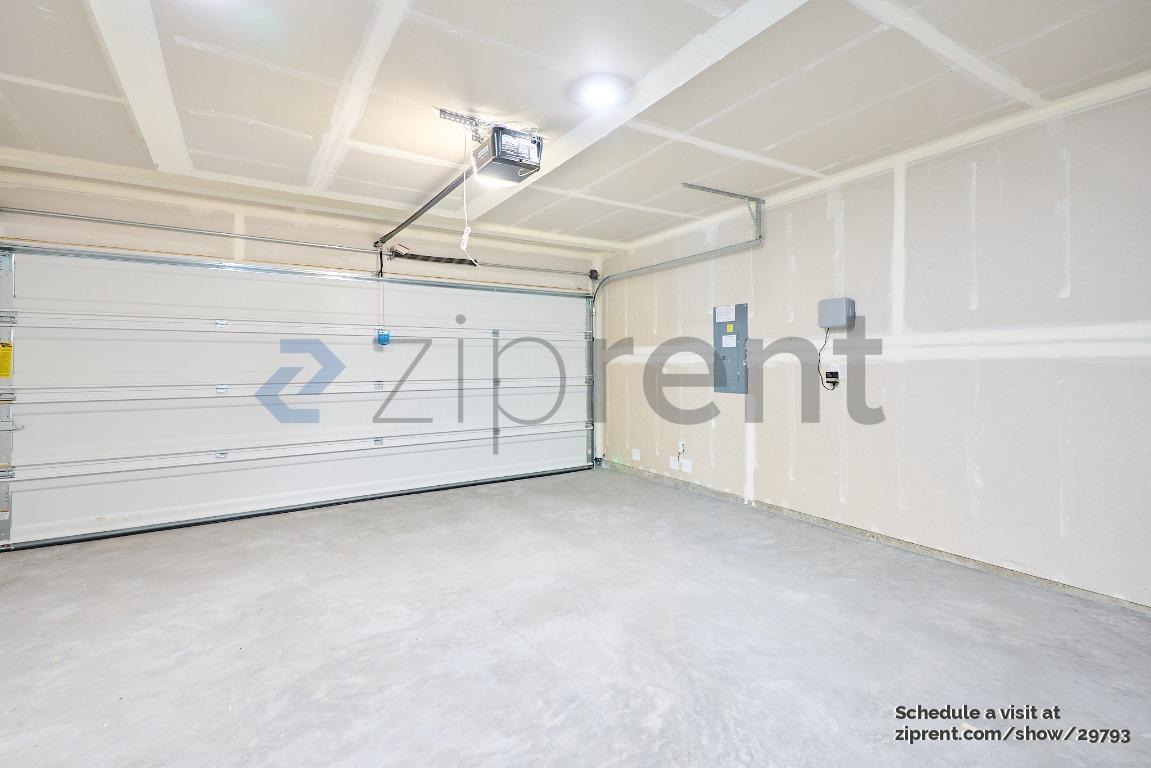 Building Photo - Unit