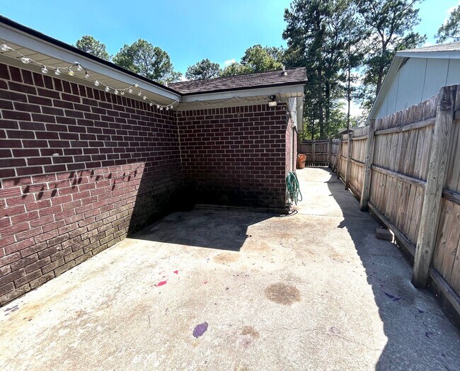 Building Photo - Charming 2 Bedroom Duplex in Ladson
