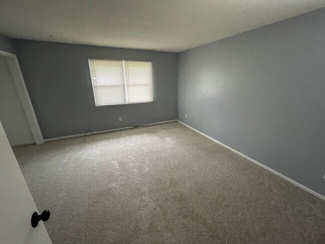 Building Photo - Woodward Duplex