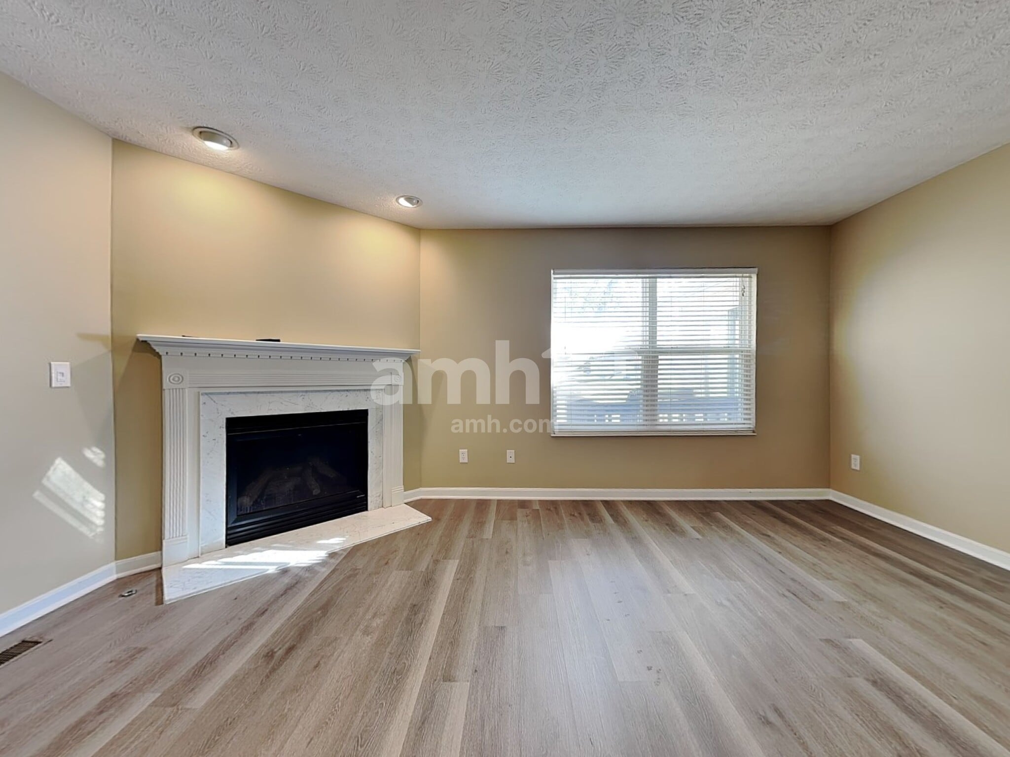 Building Photo - 1255 Arkansas Dr