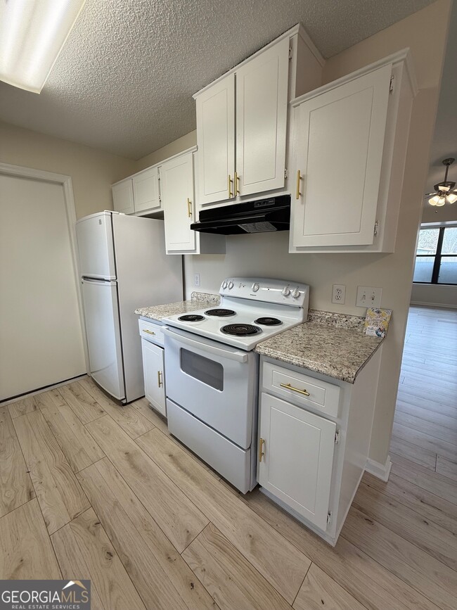 Building Photo - 204 Westgate Cir