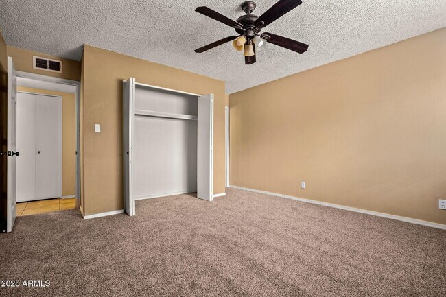 Building Photo - 2534 E Randall Dr