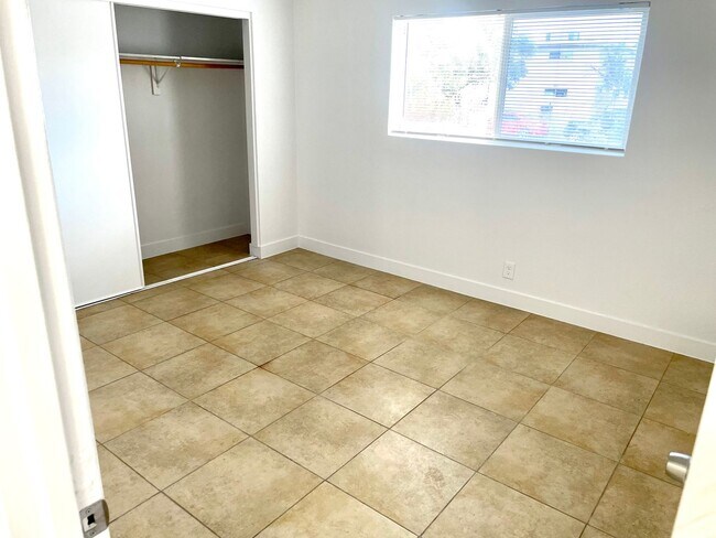 Building Photo - 3351 Brussels St