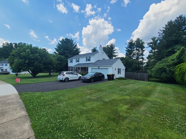 Building Photo - 2105 Hemlock Rd