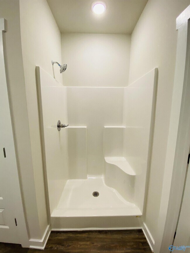 Building Photo - 408 Edgebrook Dr