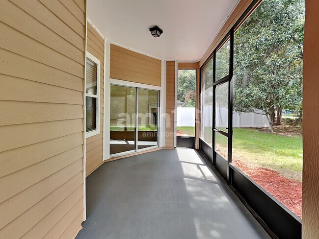 Building Photo - 2110 Thorn Hollow Ct