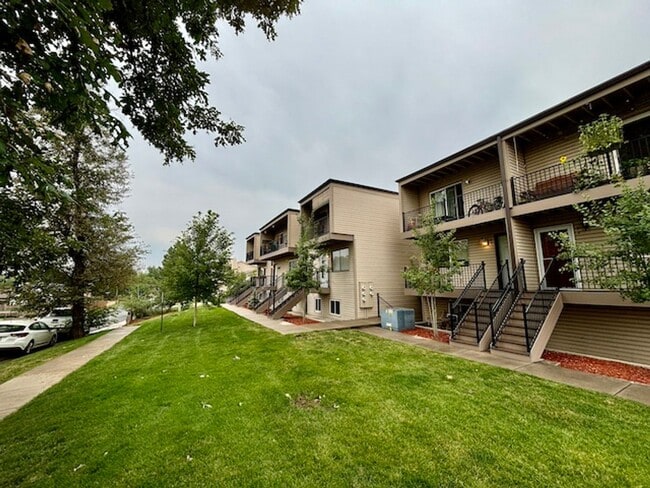 Building Photo - 6021 Yarrow St