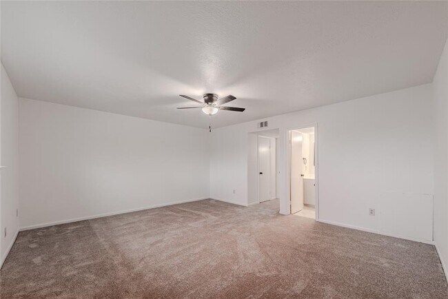 Building Photo - 1803 Country Village Blvd