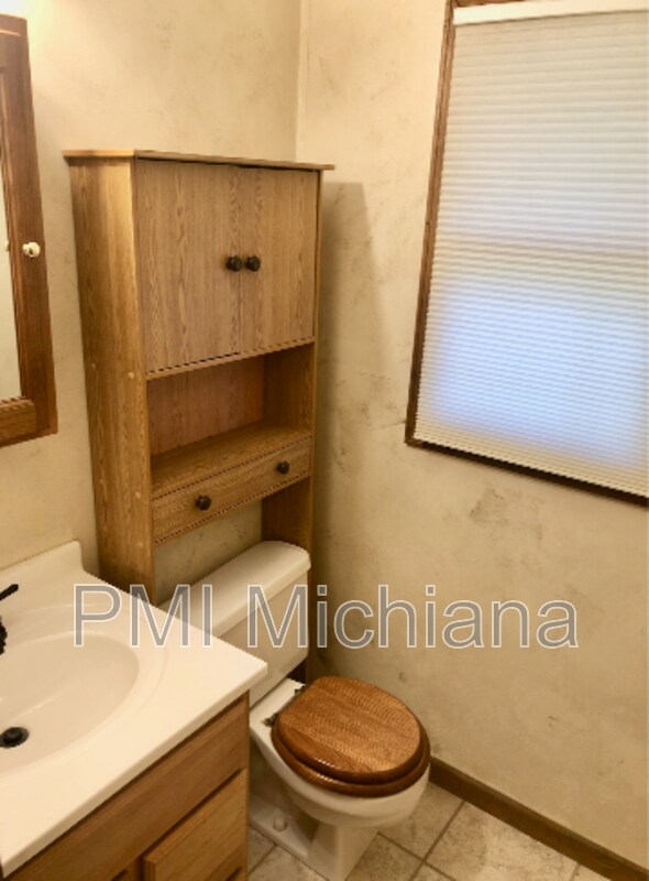 Building Photo - 52554 Kenilworth Rd