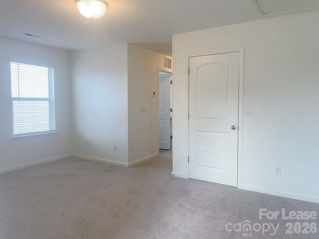 Building Photo - 5006 Beacon Ave