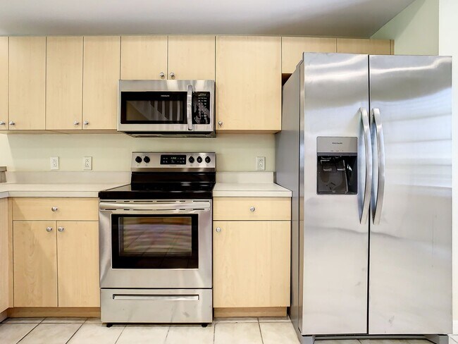 Building Photo - Deep Creek Townhome - Golf Course View (ONE FREE MONTH RENT FOR QUALIFIED APPLICANTS!)
